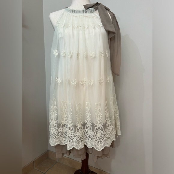 Ryu Dresses & Skirts - Women’s cream colored dress (S)